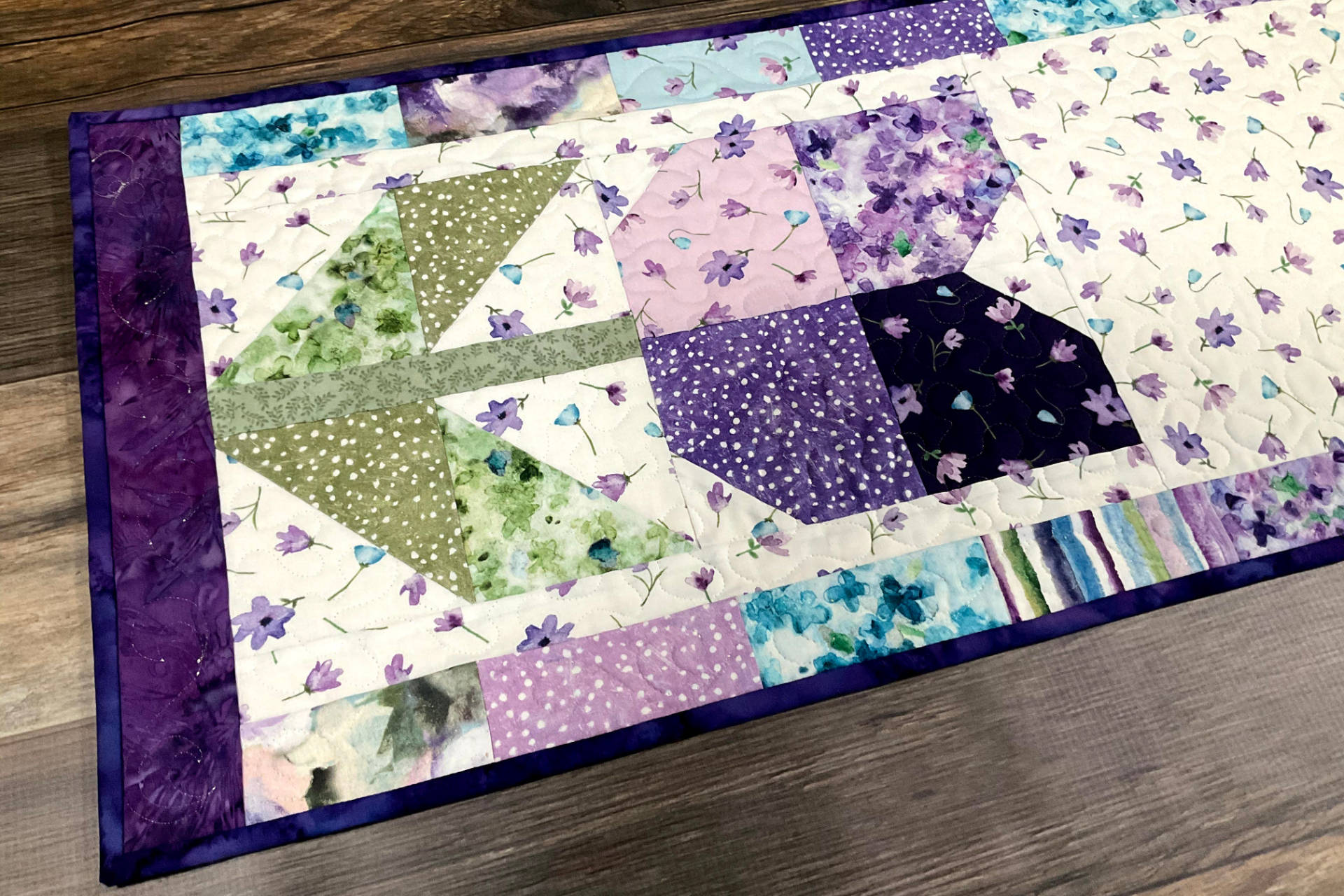 Tulip Time Quilted Table Runner